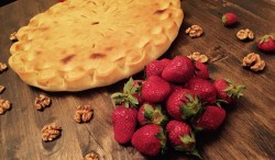Пирог с клубникой