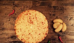 Осетинские пироги с картошкой, сыром и зеленым луком